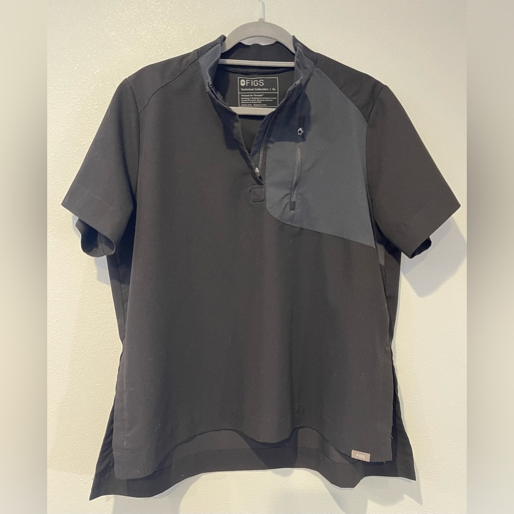 Figs Women's Black and Gray Top